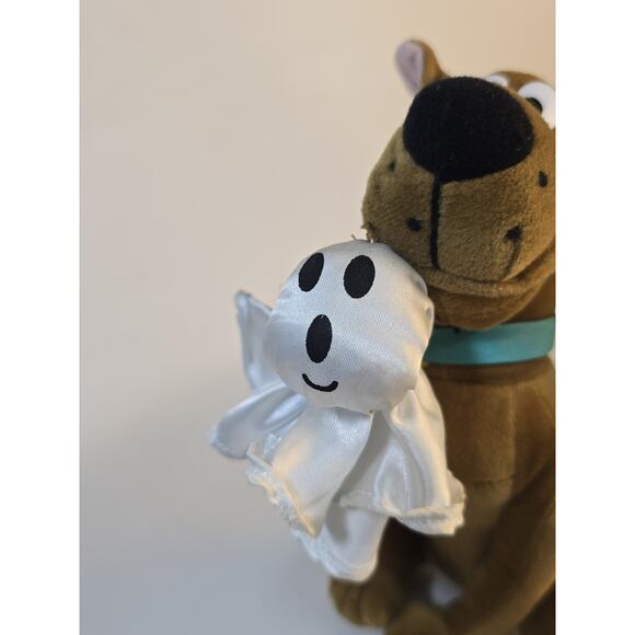 Scooby Doo Gnarling Teeth Holding Ghost Plush Sitting 2002 Toy Network 10" - Picture 4 of 6